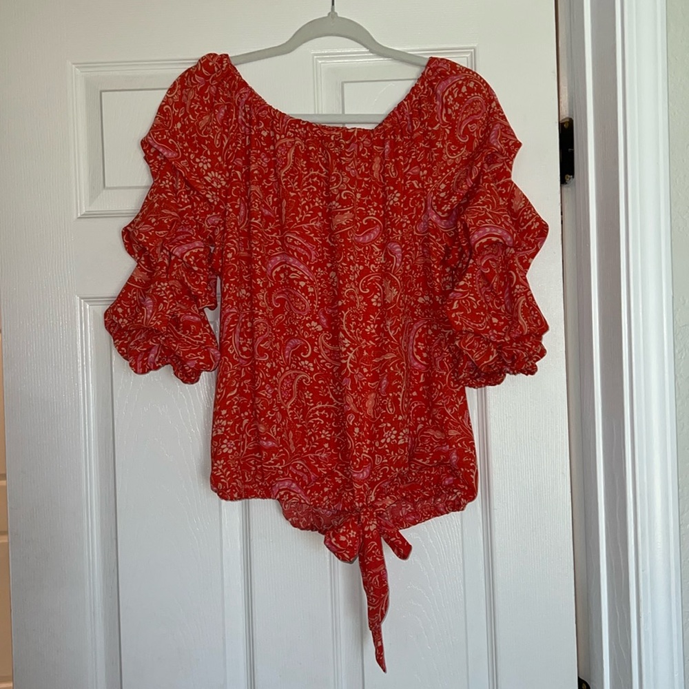 Women’s shirt size M